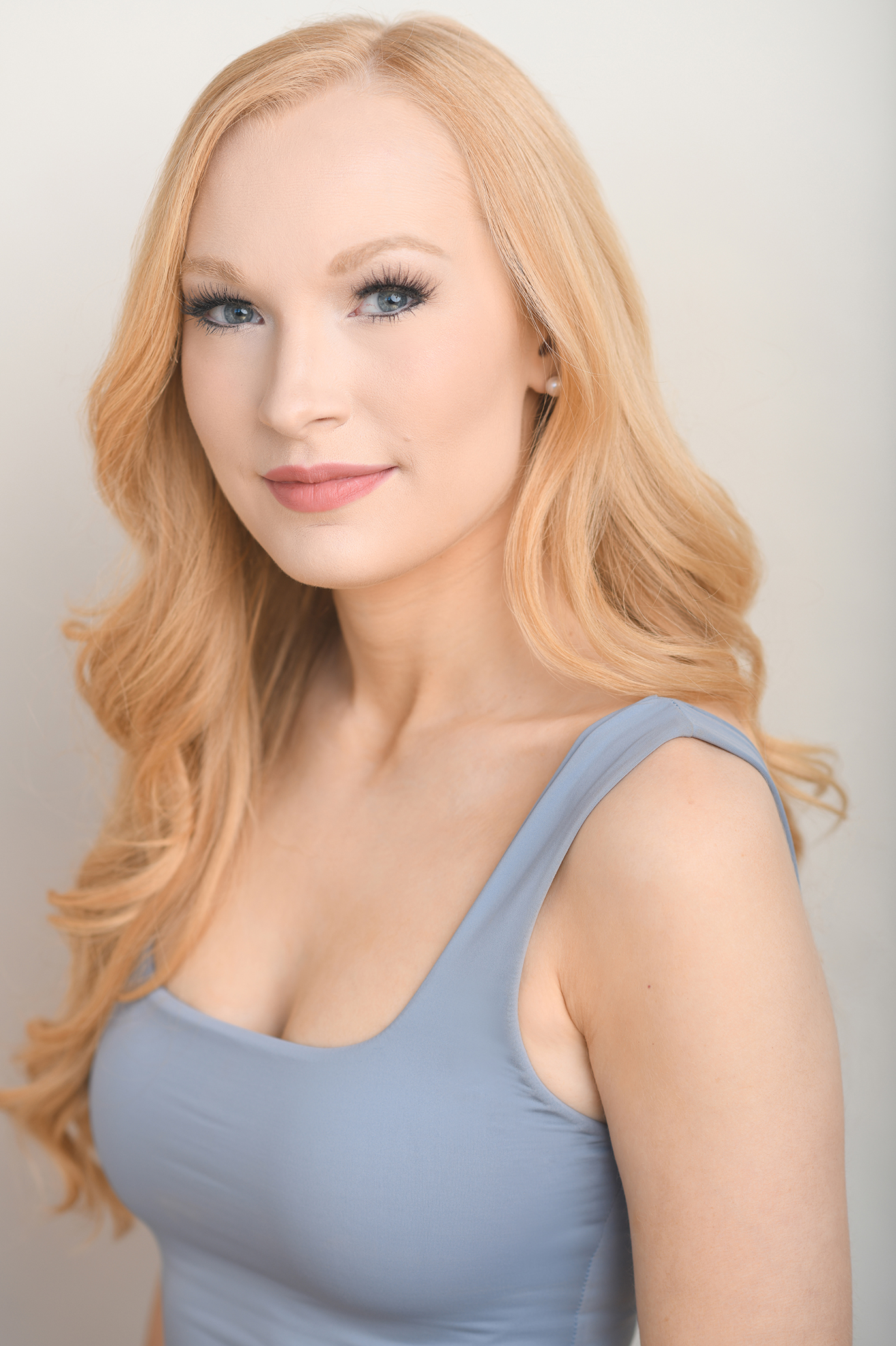 Glosson _Sierra Noel Headshot